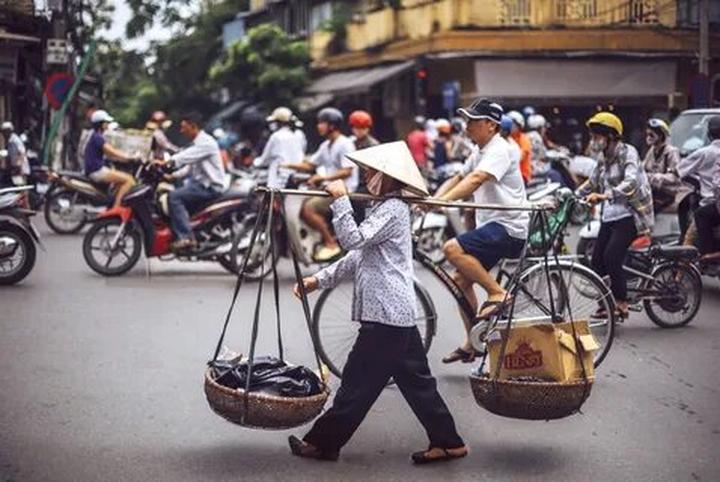Hotspot Matrix và “Thể thao” và “Preppy”: Tủ đồ giao mùa tươi mới từ Tory Burch